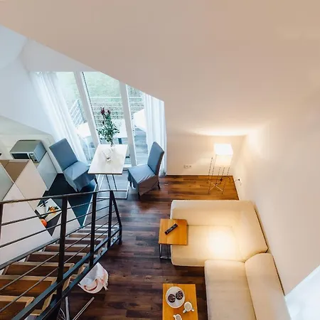 M2 Living Maisonette No 8 アパート