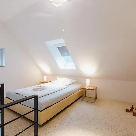 アパート M2 Living Maisonette No 8 プレロー