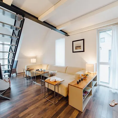 M2 Living Maisonette No 8 アパート *