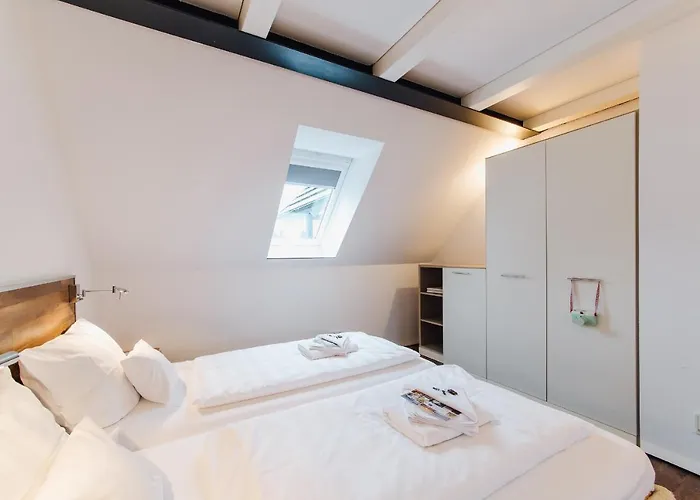 M2 Living Maisonette No 8 아파트 *